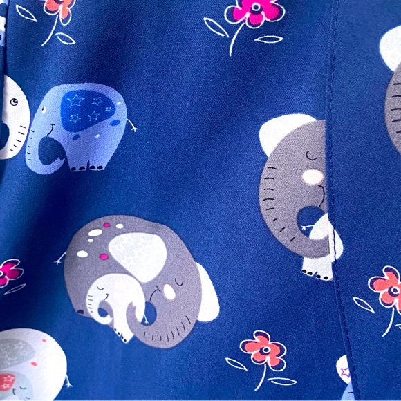 Zoe+Chloe Scrub top Elephant/Flowers Large☀️🌴 3/25.00 - Picture 3 of 3